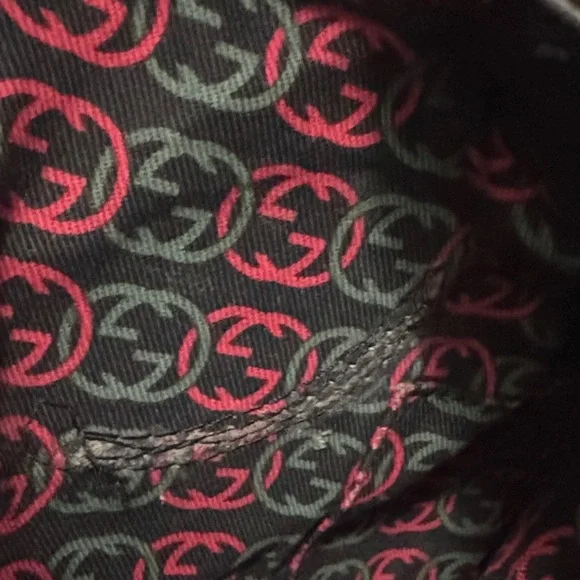 Gucci Black Leather Shoulder Bag with Gold GG Logo - Picture 7 of 8